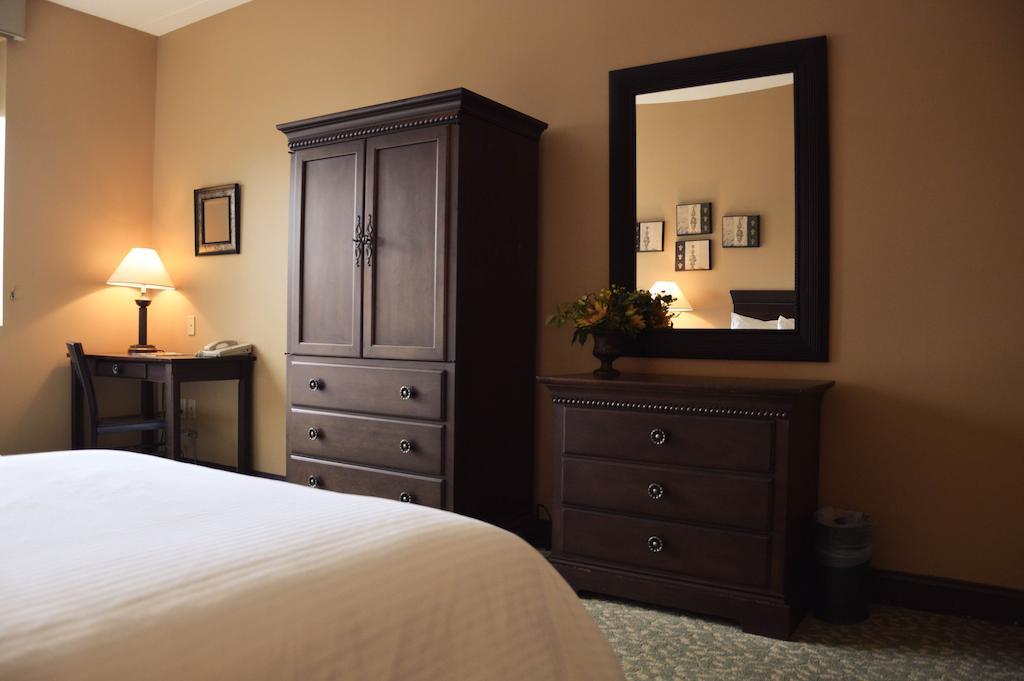 Belvedere Inn Schenectady - Albany Room photo